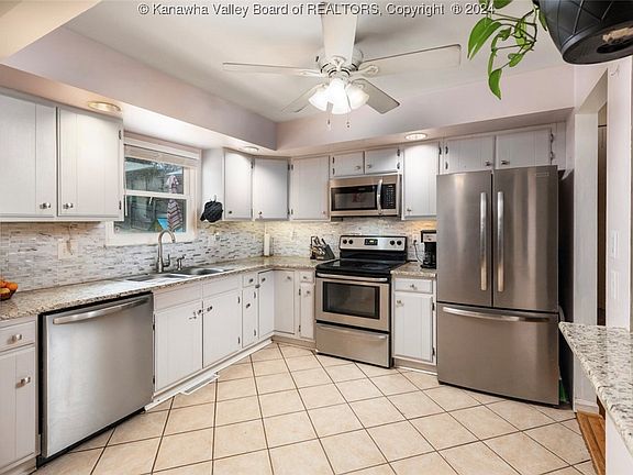 5th image of 709 Christian Dr