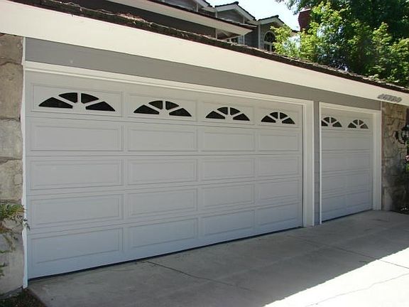 3rd image of 15720 Candeleria Ct