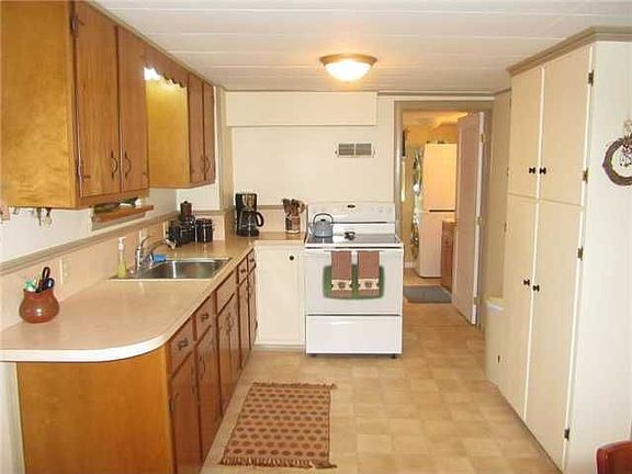 5th image of 13 Oatka Pl