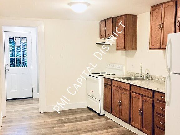 2nd image of 86 Grand St #1