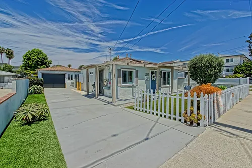 2621 Mathews Ave Photo 1