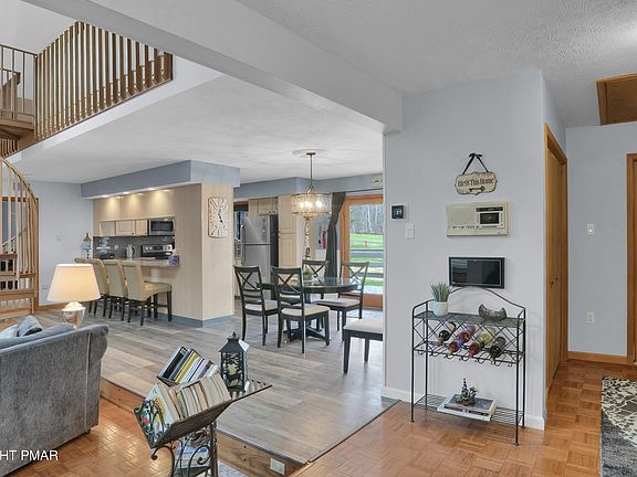 5th image of 33 Rock Ridge Rd