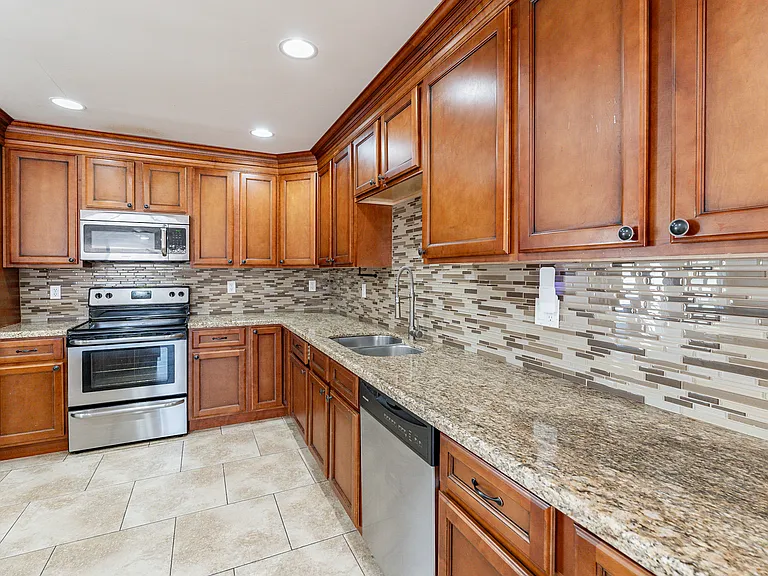7318 E Sheridan St — Photo 5