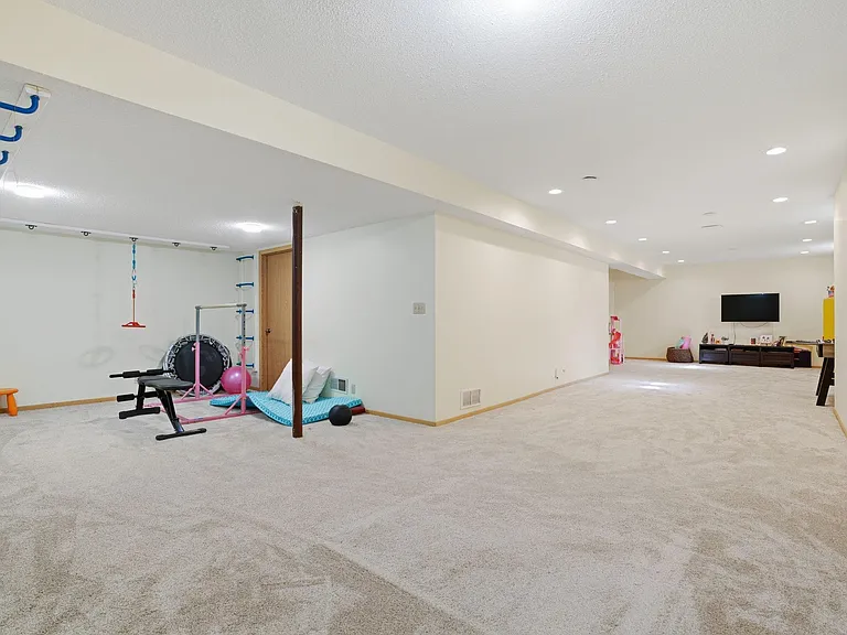 10427 Brown Farm Cir — Photo 47