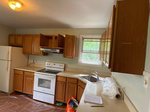 2nd image of 200 Buttonwood Ave Floor 2