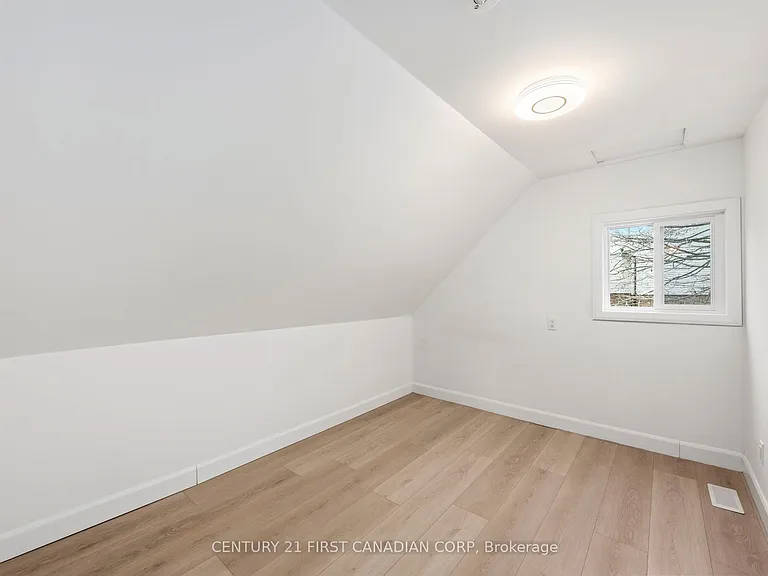 1326 Commissioners Rd W — Photo 19