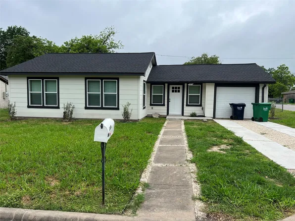 1311 Higgins St, Brenham, TX 77833