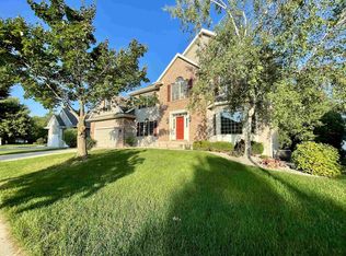 348 Meadow Crest Trl, Cottage Grove, WI 53527