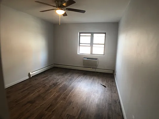 Rented by Metropolis International Realty Inc. | media 6