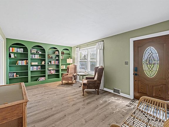 2nd image of 5039 Meadowlark Dr