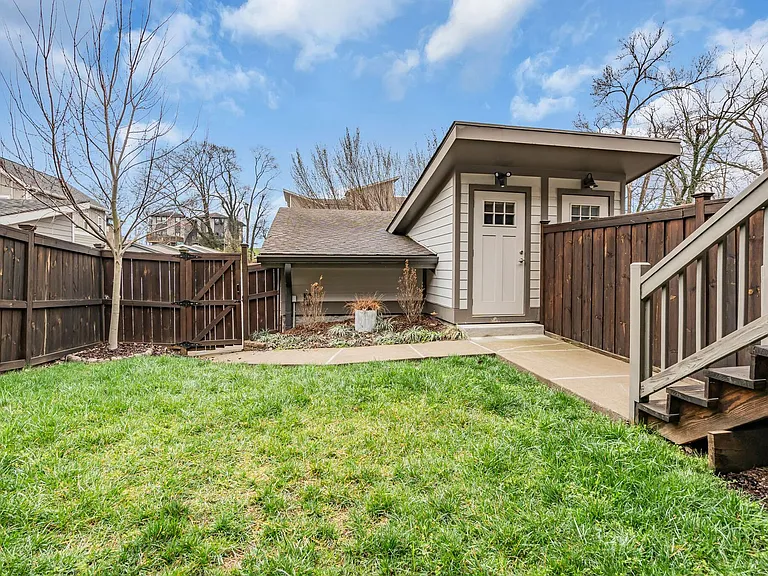509A Moore Ave — Photo 34