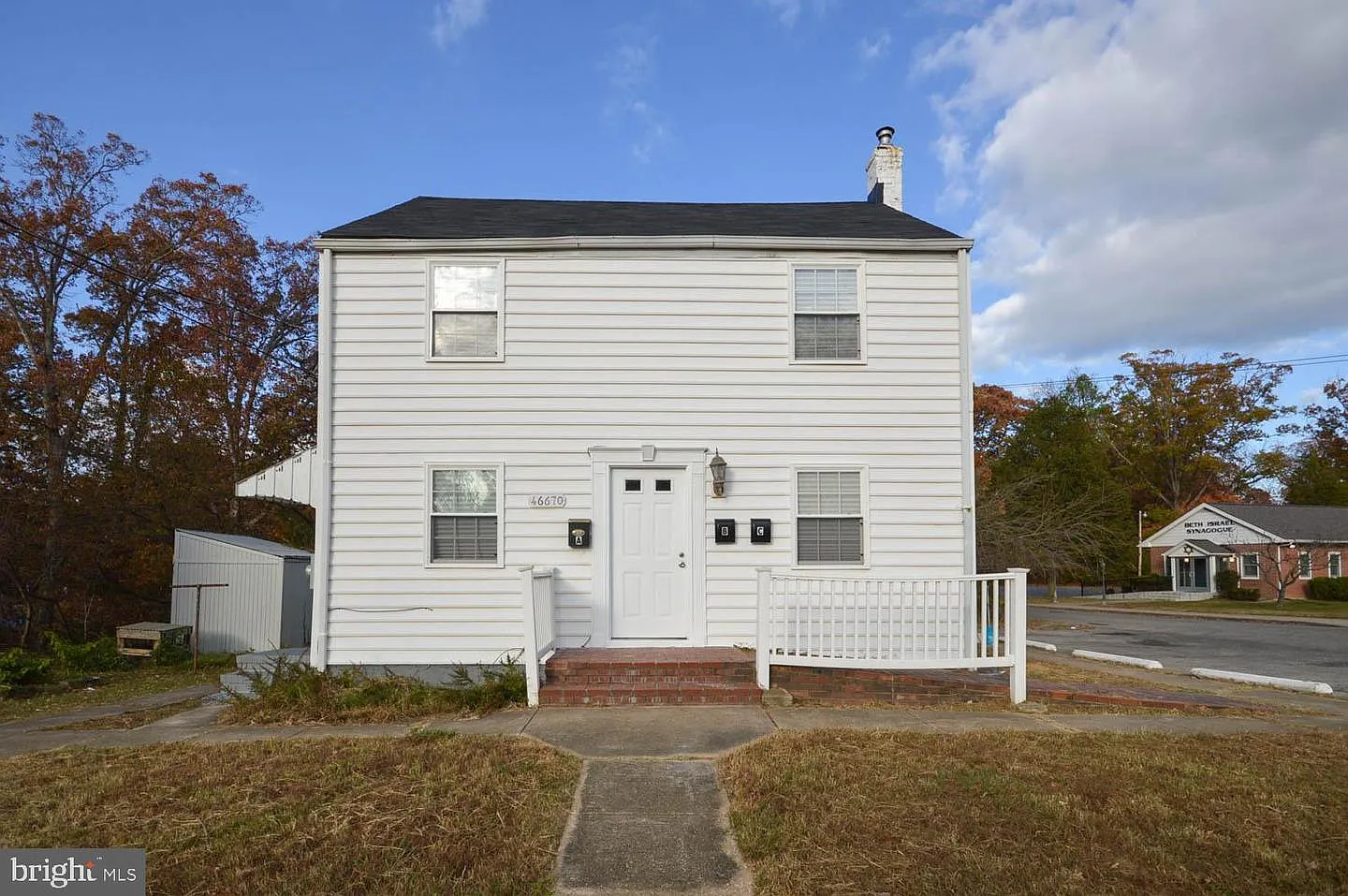 3 bed, 1.0 bath, 1475 sqft, $1,700 — Photo 1