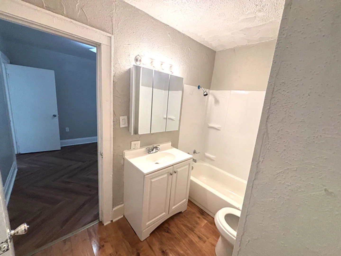 Single-Family 3-Bedroom Home at 875 E Crosier St — Photo 4