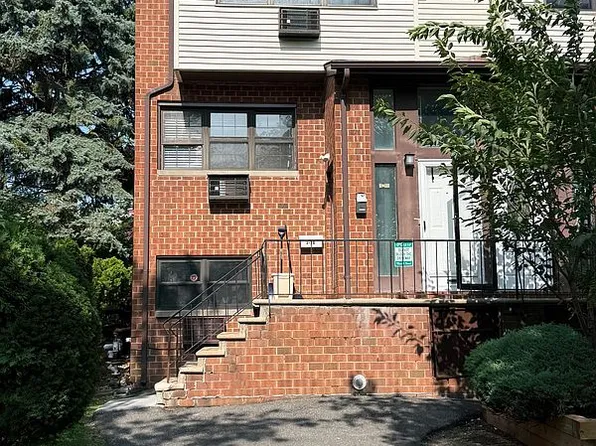 316 121st St #72A, College Pt, NY 11356