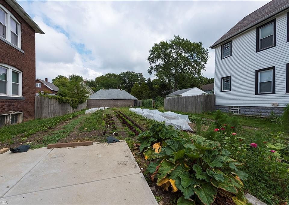1st image of 2027 Lark St