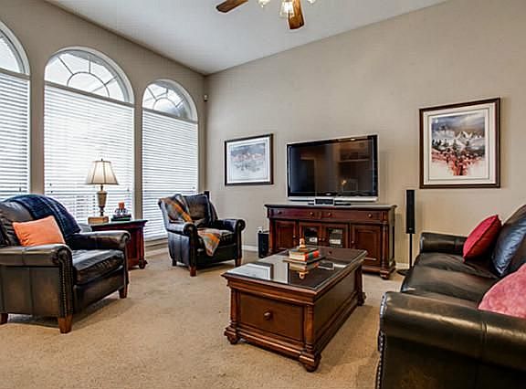 4th image of 3014 Live Oak Dr