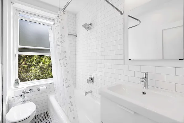 Sold by Compass | media 18