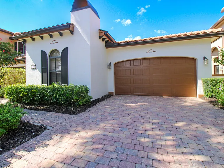 8000 Cordoba Pl — Photo 1