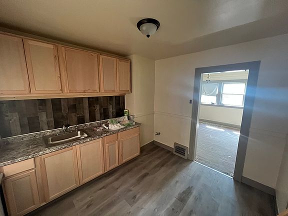 4th image of 18540 Russell St #2