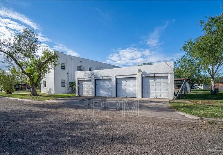 284 Corona Crescent St — Photo 3