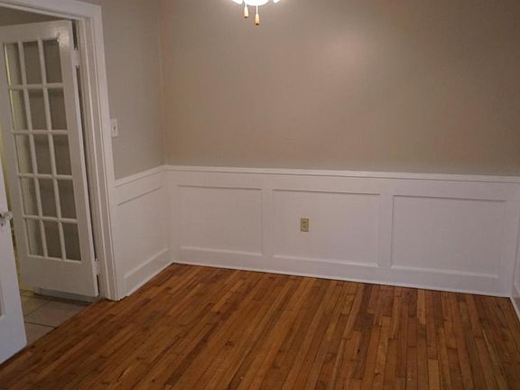 3rd image of 112 Moss St #112