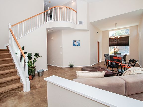 4th image of 6623 Hollycrest Ct