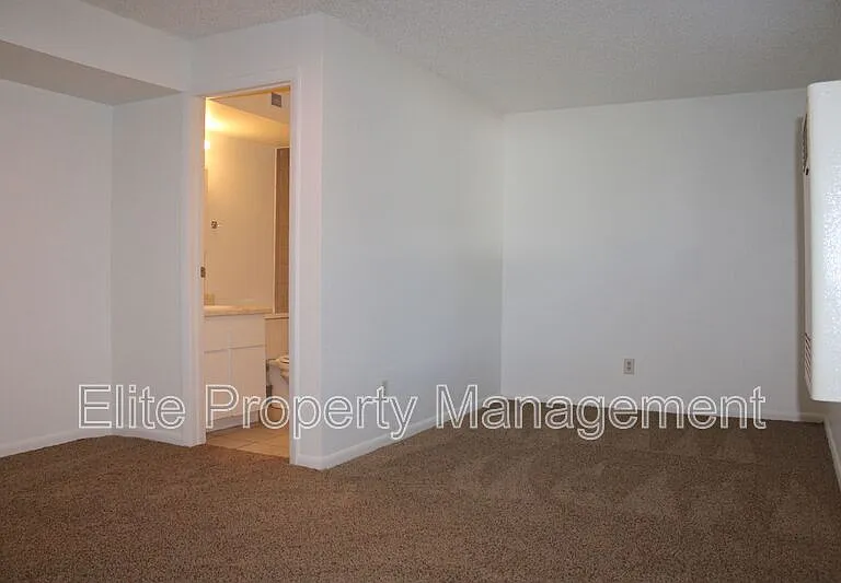 1529 Oakshire Ln #6 — Photo 7