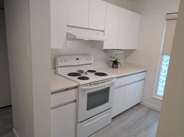 315 Schoolhouse St #25, Coquitlam, BC V3K 5P4