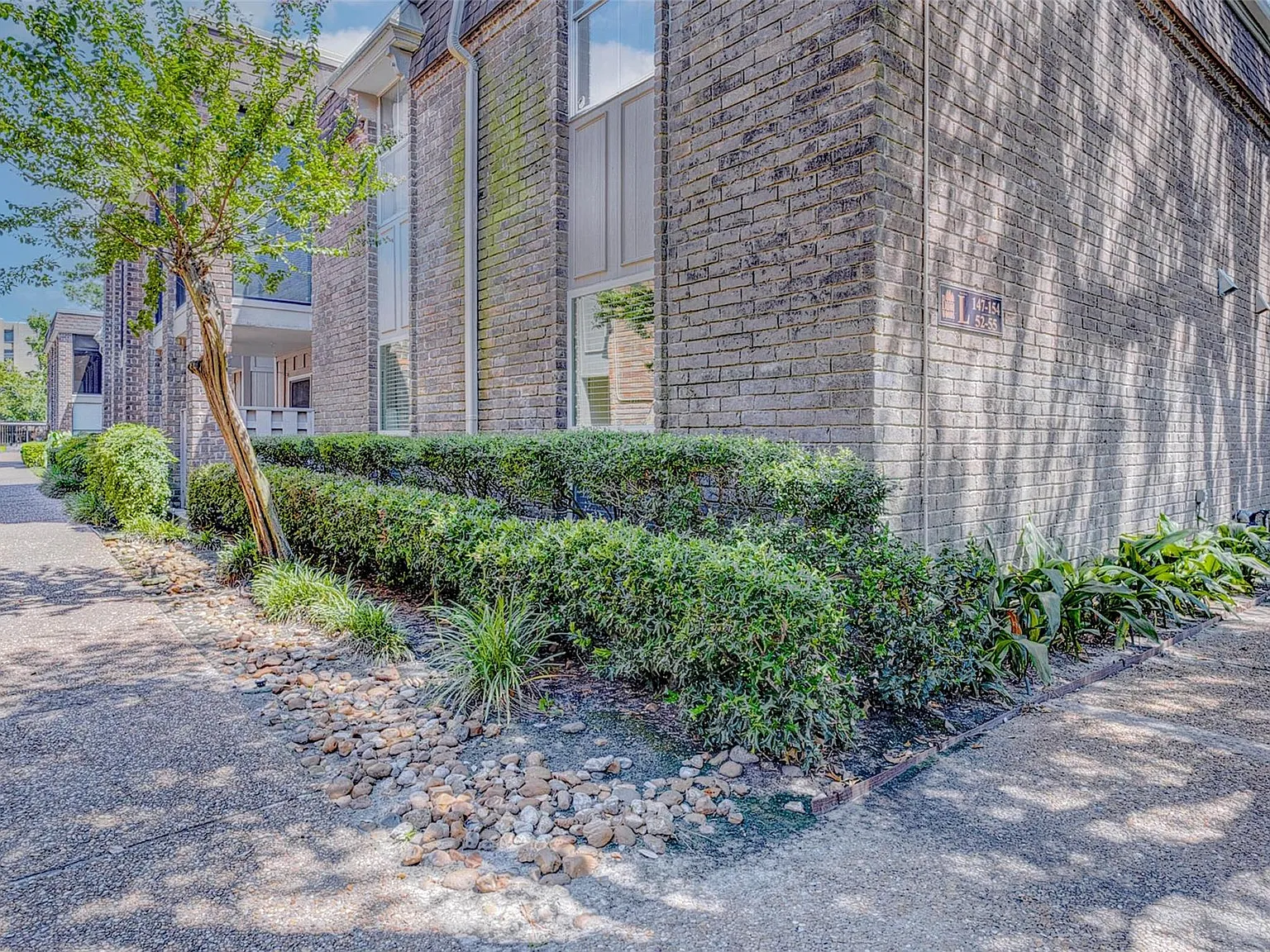 2 bed, 2.0 bath, 1163 sqft, $1,900 — Photo 3