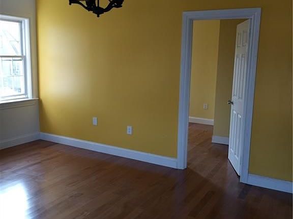 4th image of 270 Garden Ave #2