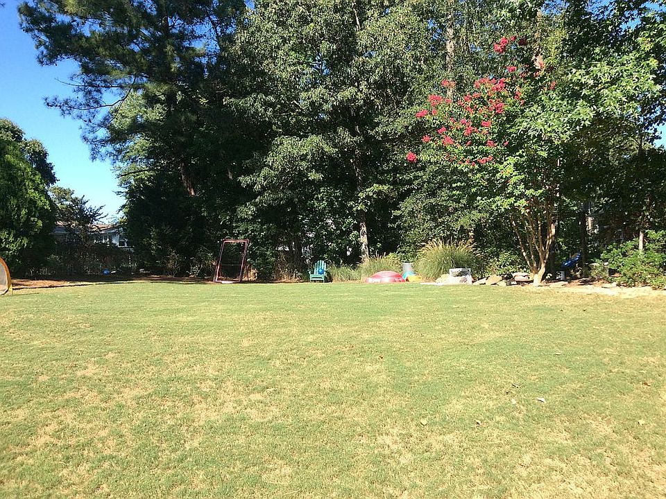 2nd image of 2570 Hollycreek Dr NE
