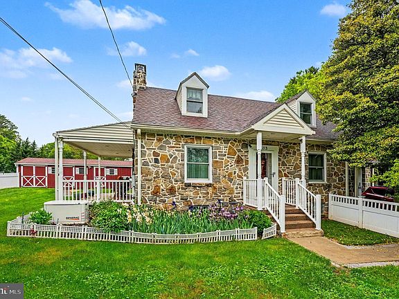3rd image of 683 Ridge Rd