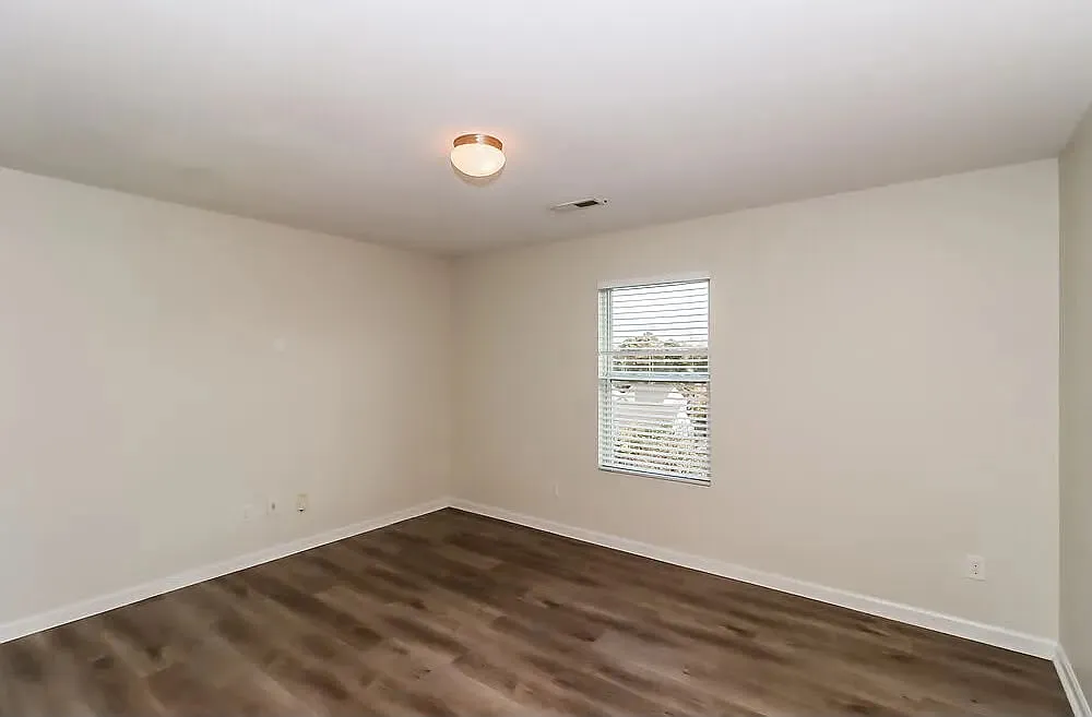 3 bed, 2442 sqft, $2,157 — Photo 2