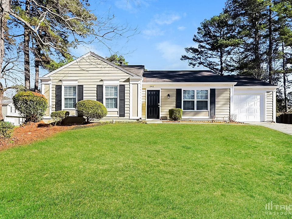 1st image of 1942 Longwood Ct