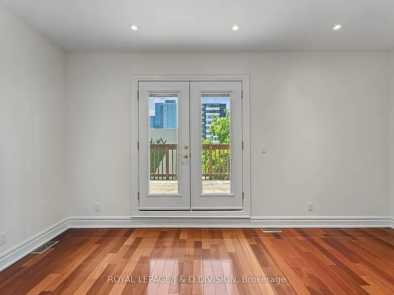 8 Huntley St — Photo 30