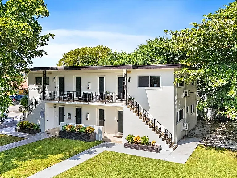 1620 SW 40th Ave — Photo 4