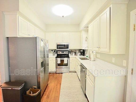 4th image of 813 Harbor Place Dr