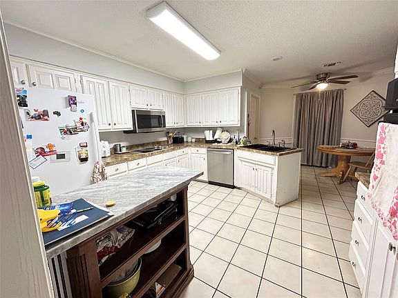 4th image of 120 Cedar Springs Blvd