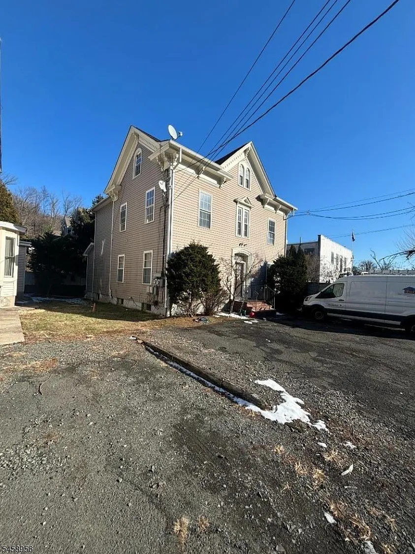 3 bed, 2.0 bath, $3,100 — Photo 1