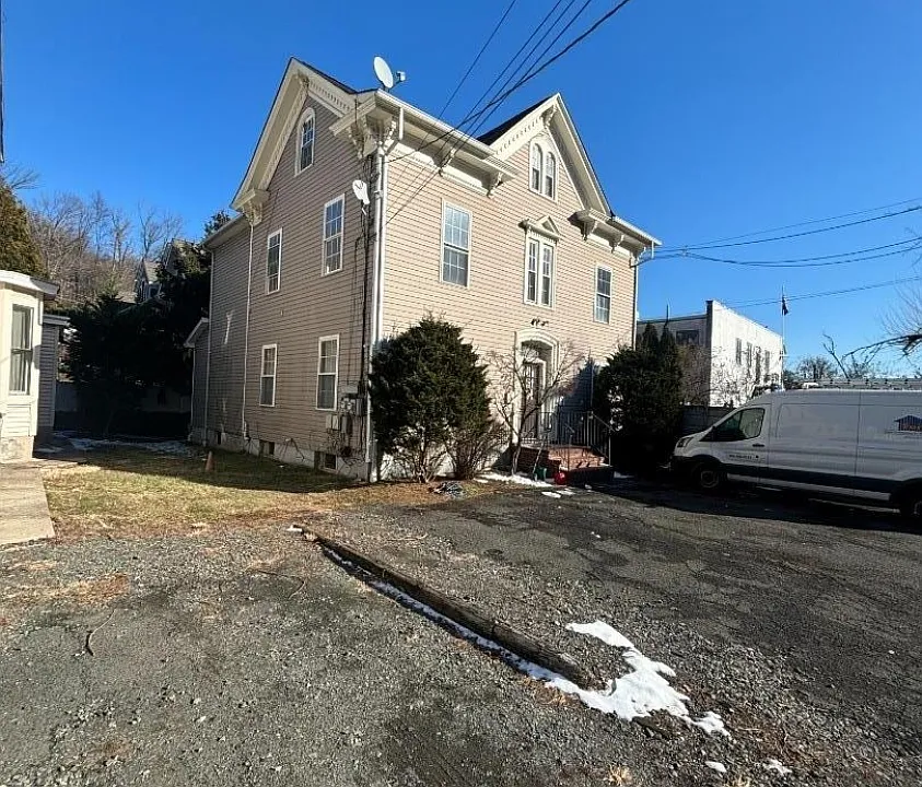 758 Somerset St #1