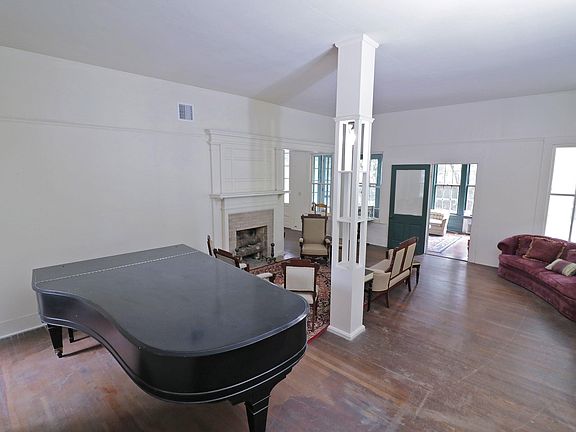 5th image of 1202 Riverside Dr