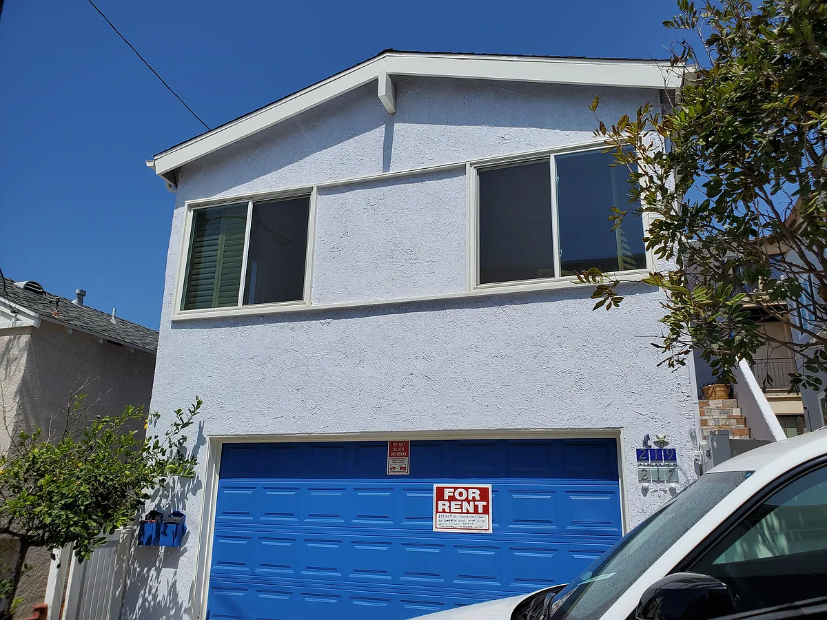 Building Photo - 217 41st St