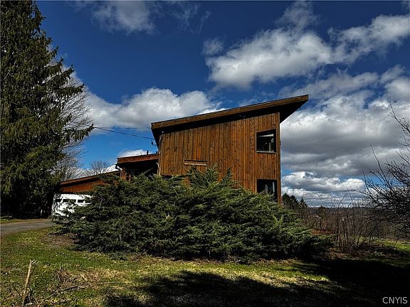 4th image of 2846 W Hill Rd
