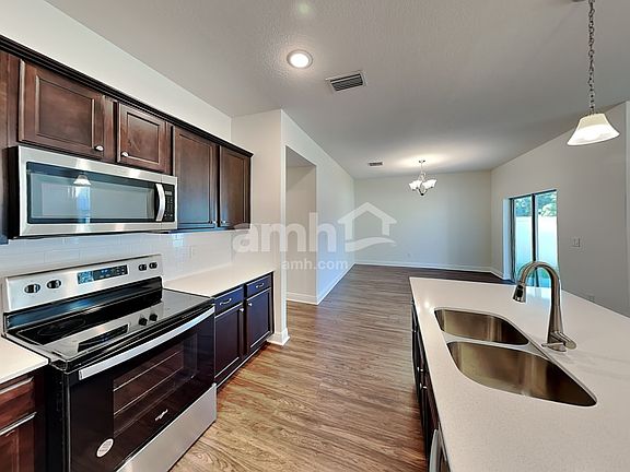 4th image of 1139 Sky Lakes Dr