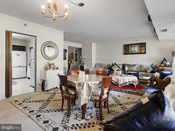5th image of 3709 S George Mason Dr APT 315