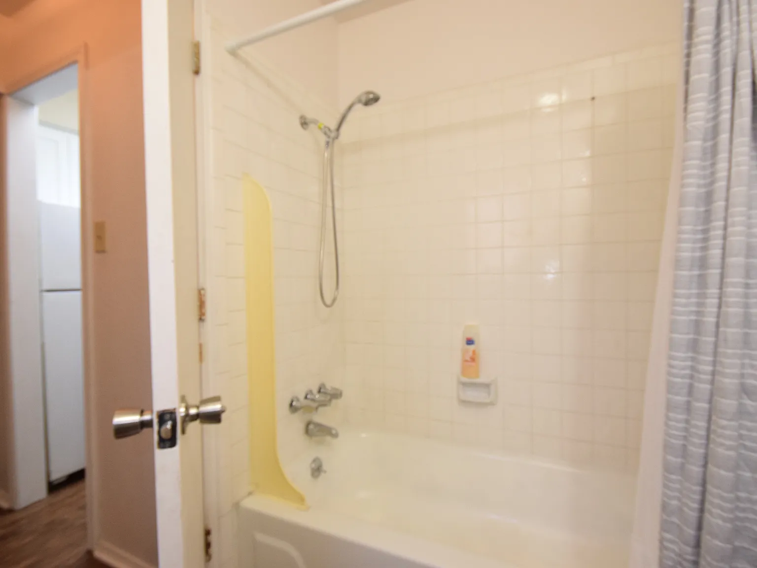 Studio, 400 sqft, $800 — Photo 4