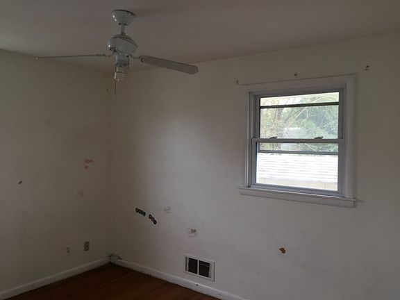 5th image of 2209 Alister Dr