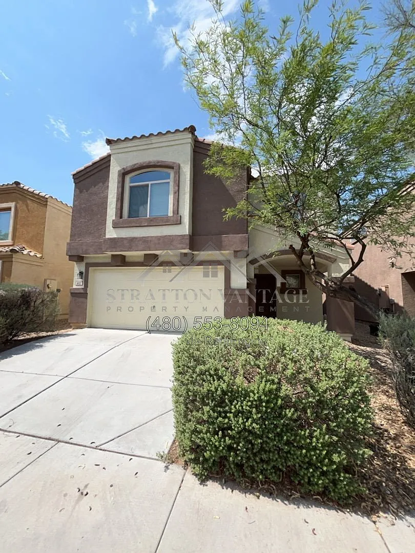 4 bed, 2.5 bath, 2318 sqft, $1,600 — Photo 2