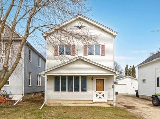 319 E Oak St, Juneau, WI 53039