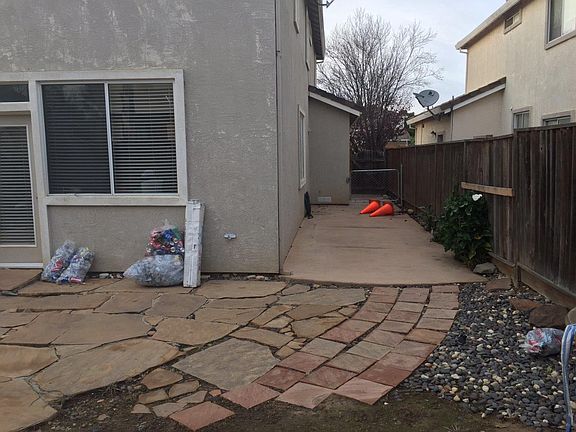 4th image of 10 Whitman Cir